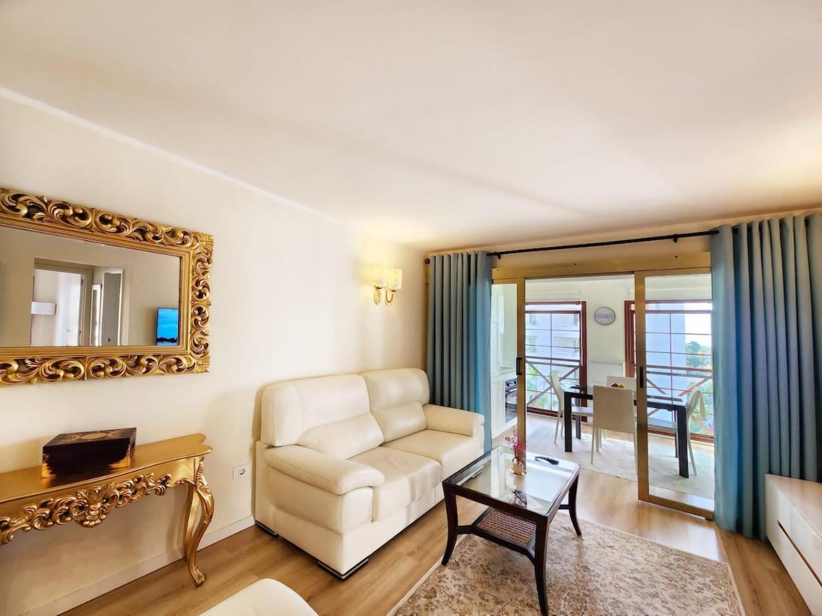 Apartment Luxury Unique Flat With 2 Swimming Pools